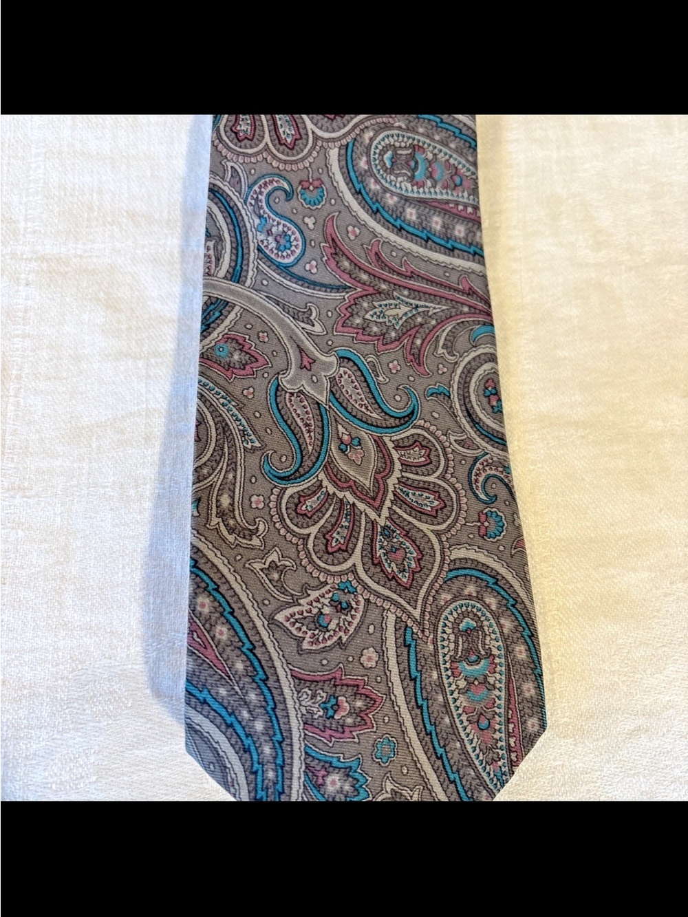 Vintage Colours by Alexander Julian All Silk Gray Paisley Necktie Men's Designer
